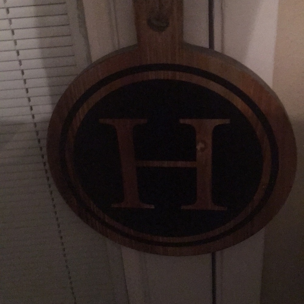 Window hanger Letter H